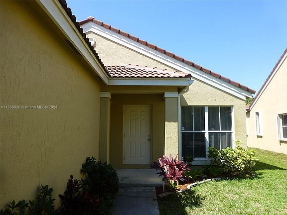 2nd image of 759 Sand Creek Cir