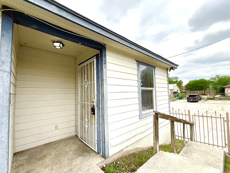 422 Amires Pl — Photo 4