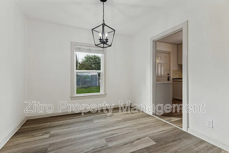 3 bed, 1.0 bath, 790 sqft, $1,800 — Photo 4