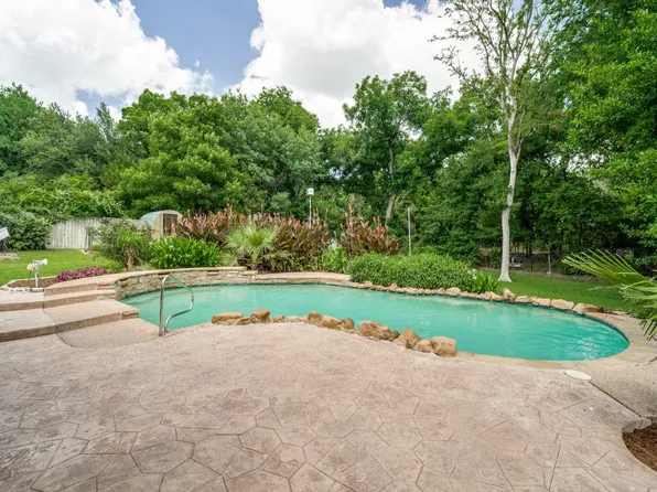 241 Southview Dr, Hudson Oaks, TX 76087