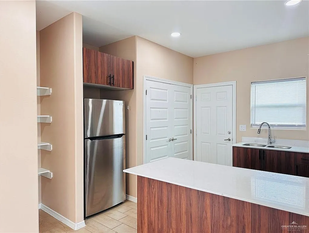 2 bed, 2.0 bath, 1050 sqft, $1,250 — Photo 3