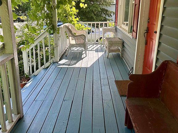 2nd image of 511 Main St