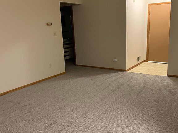 4th image of 311 N River St #12