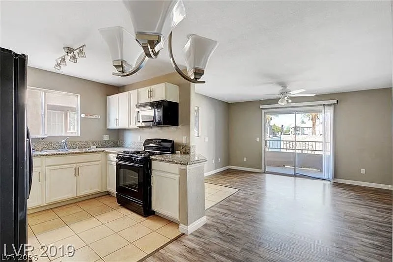2 bed, 2.0 bath, 895 sqft, $1,150 — Photo 2
