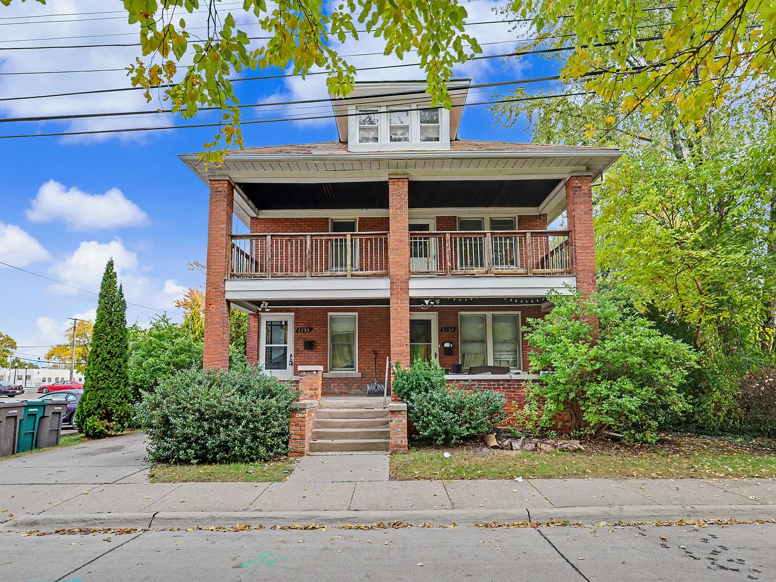 3 bed, 1200 sqft, $2,000 — Photo 2