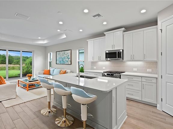 2nd image of 2949 Heritage Pines Dr