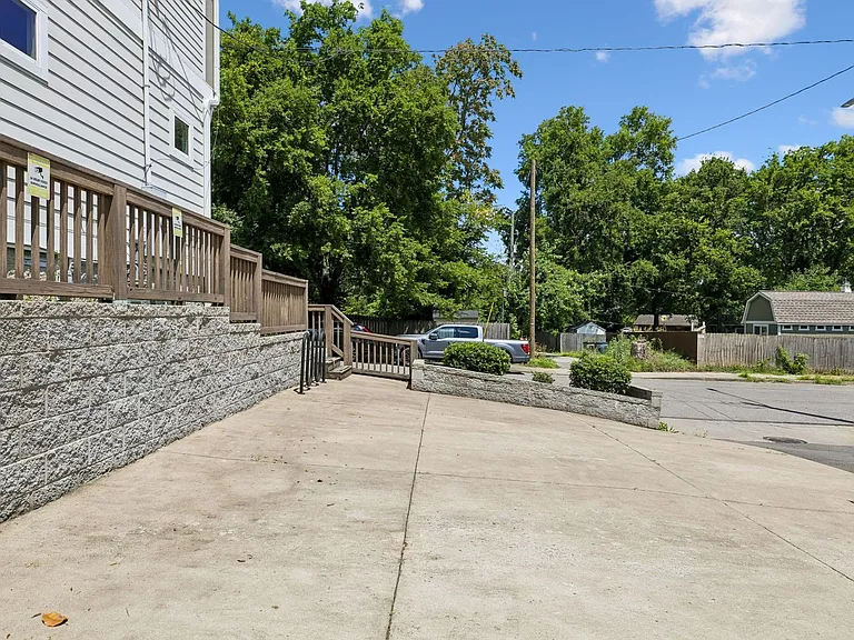 906 Smiley St — Photo 76