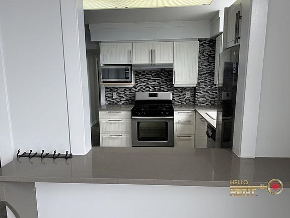5th image of 130 Lonsdale Ave #101