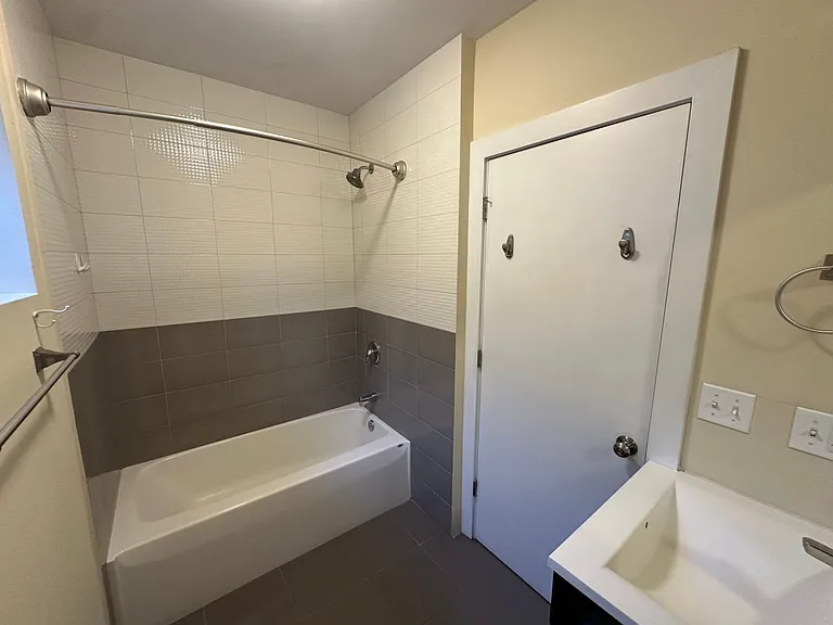 4053 N Leavitt St #2N — Photo 7
