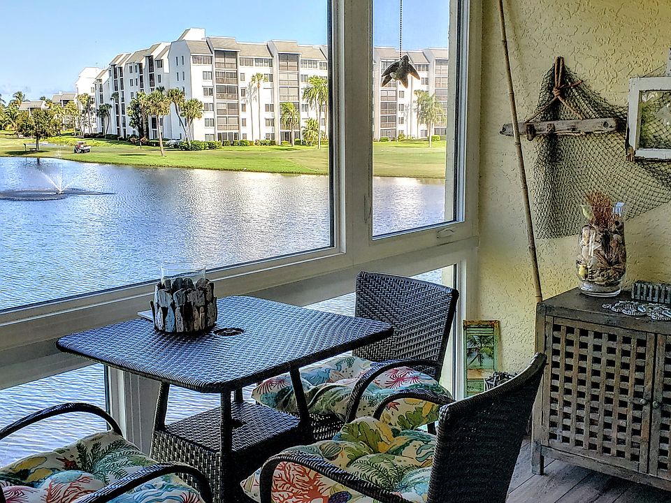 Golf & water views!!