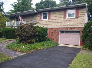 8 Burdge Dr, Howell, NJ 07731