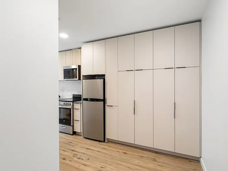 CHRONICLE: Stylish Wallingford Studios with Full Appliance Package & Premium Amenities — Photo 73
