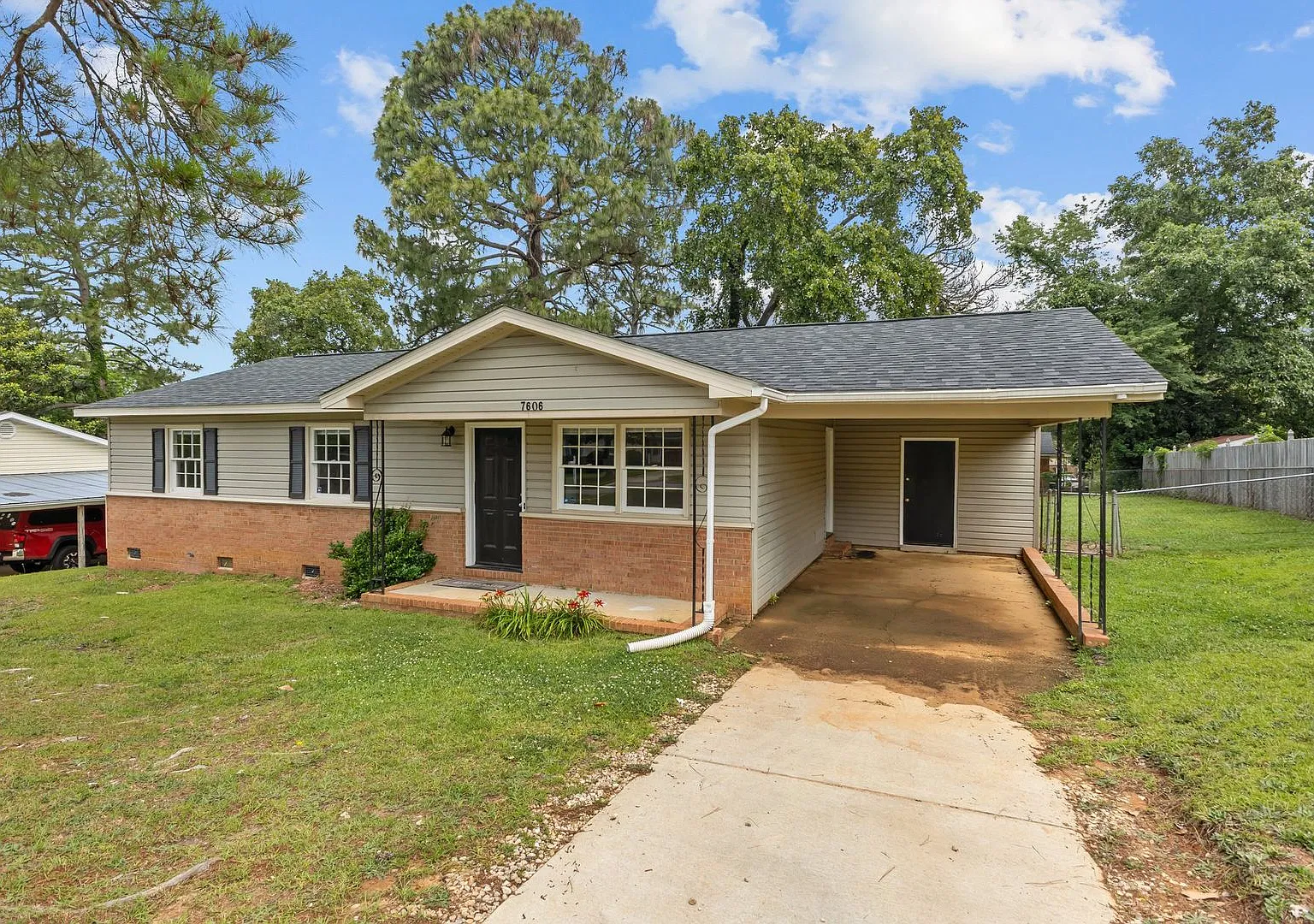 3 Br/2Ba Ranch Close to Post — Photo 1