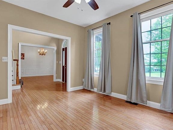 4th image of 47 Kathleen Ct