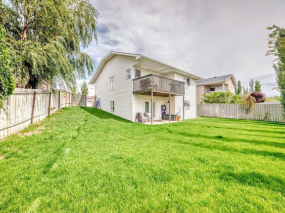 2nd image of 257 Heritage Cres W