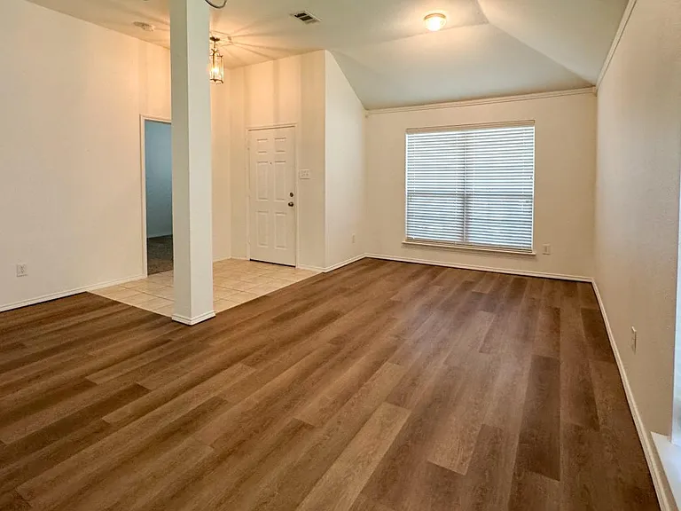 6416 Meadowcrest Ln — Photo 4