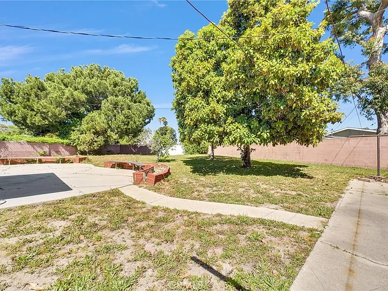 2551 W Rome Ave — Photo 15
