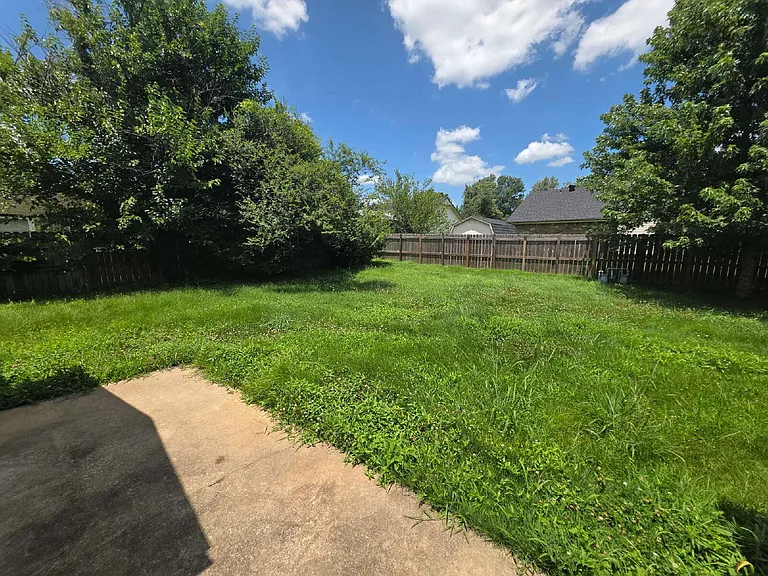 2703 W Beech St — Photo 15