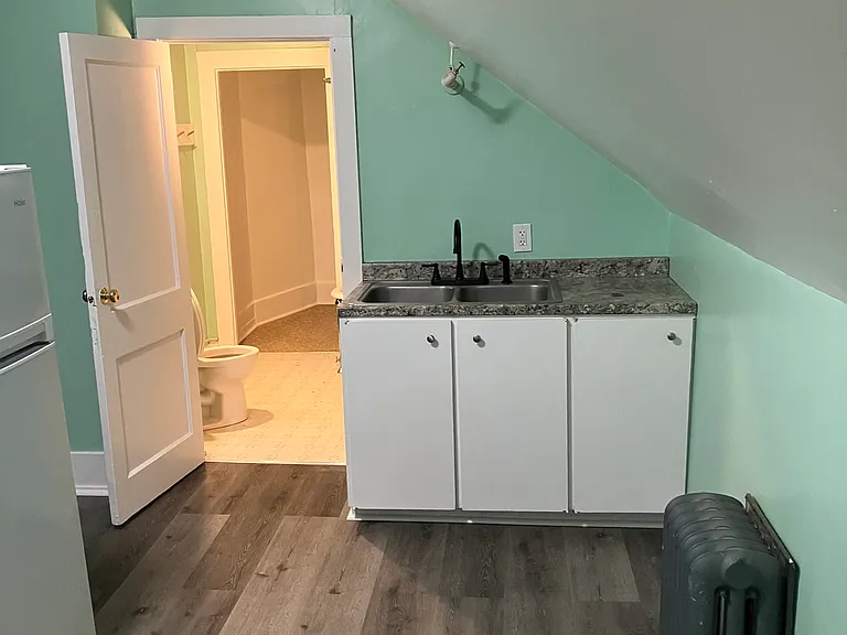 111 S Main St #6 — Photo 2