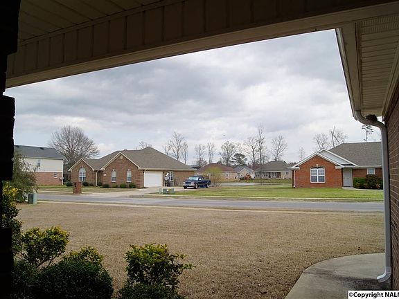 2nd image of 200 Chestnut Oak Cir