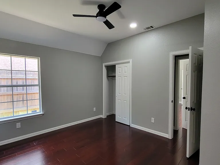 9726 Windy Hollow Dr — Photo 24