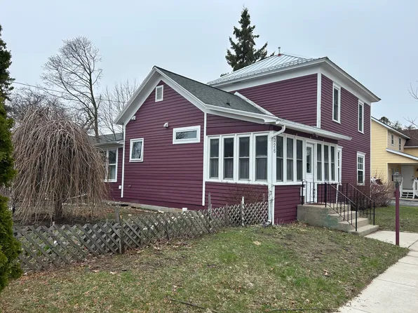 326 Pennsylvania St, Sturgeon Bay, WI 54235
