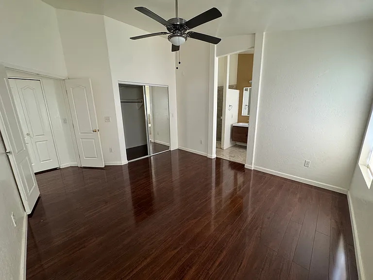 1727 E Pontiac Dr — Photo 17