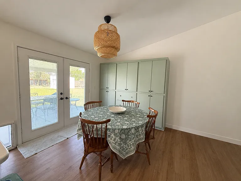 704 W 45th Pl — Photo 7