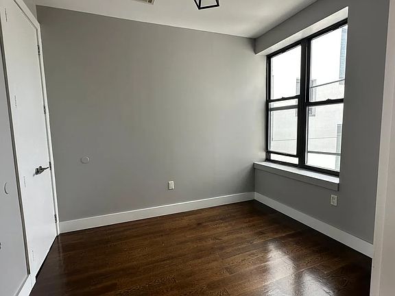 5th image of 117 Linden St Unit 14