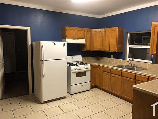 4th image of 743 E Jefferson Blvd #Rs