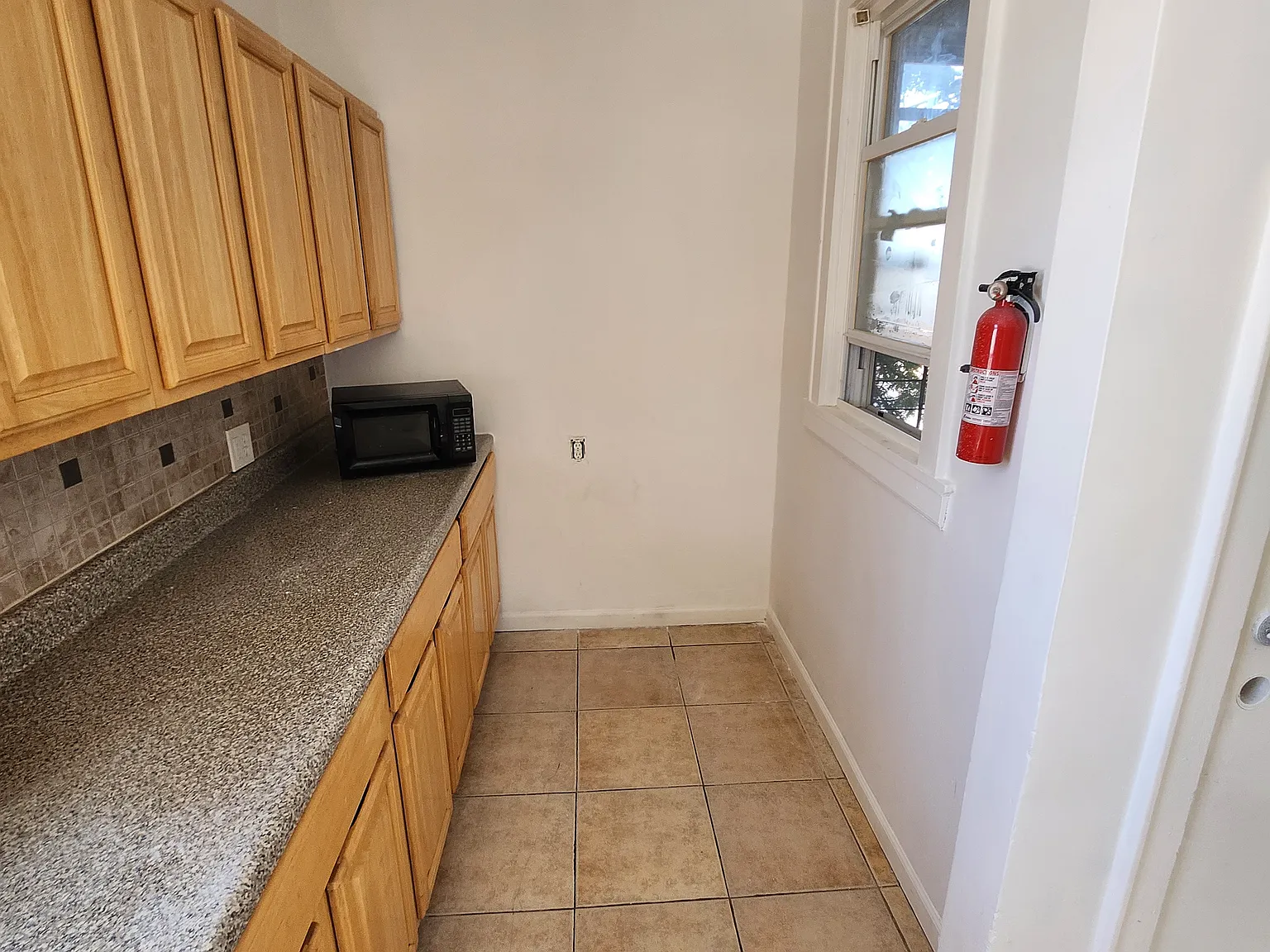 3 bed, 1300 sqft, $2,200 — Photo 2