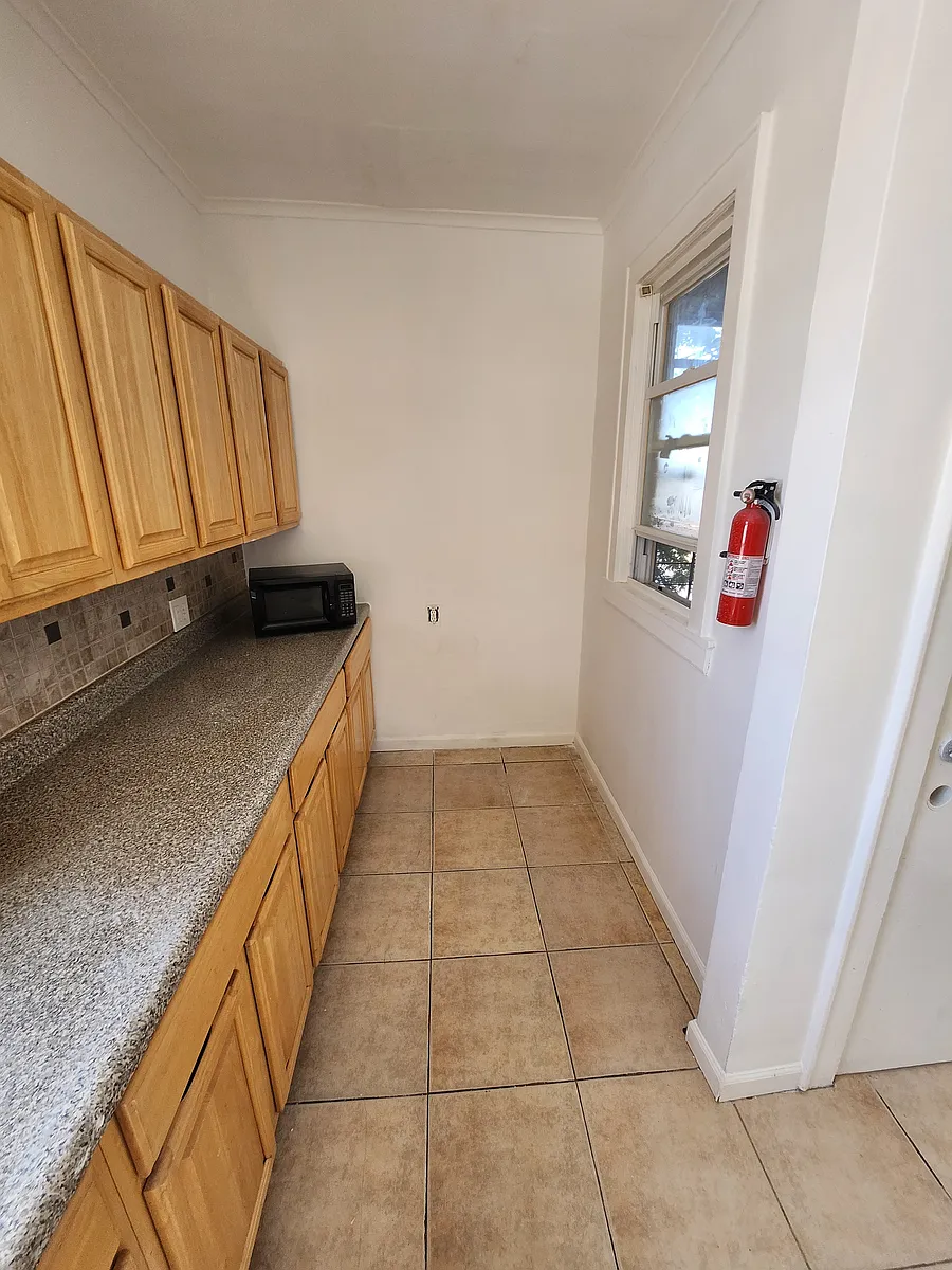Building Photo - 128 Ridge St #3