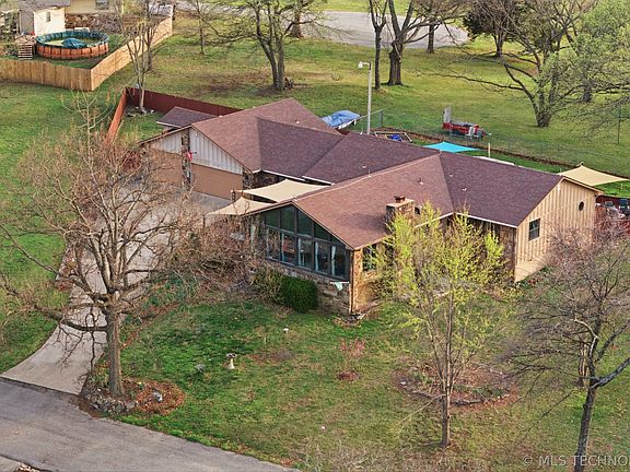 3rd image of 1504 Carey Dr