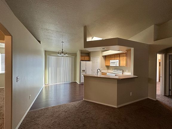 3rd image of 16538 Sadie Ave