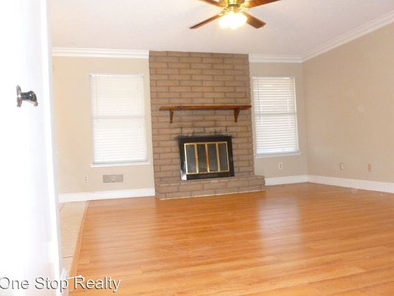 3rd image of 5084 Laurelwood Ave