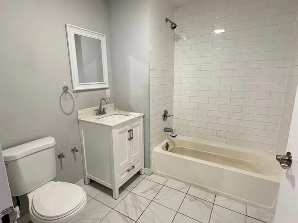 712 Avenue