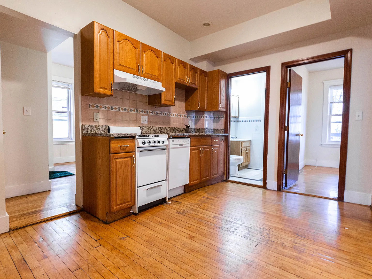 4 bed, 1550 sqft, $4,100 — Photo 1