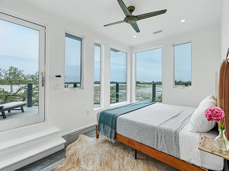 Primary bedroom with queen bed and direct access to rooftop patio