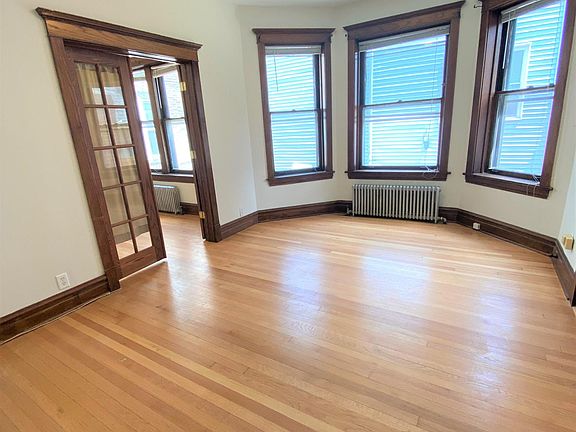 3rd image of 3652 N Janssen Ave APT 1R