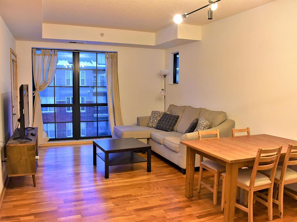 1st image of 825 Berry St APT 406