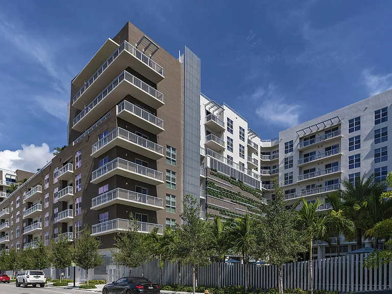 Blu27 at Edgewater — Photo 64
