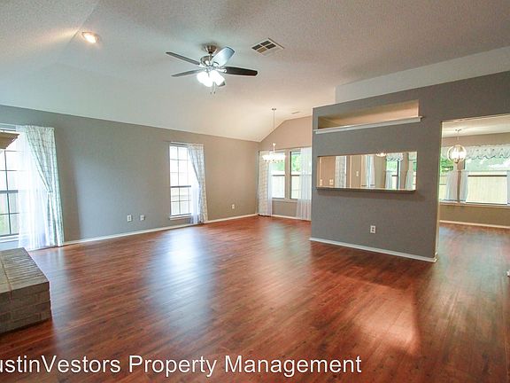 5th image of 2200 Rosemary Ln