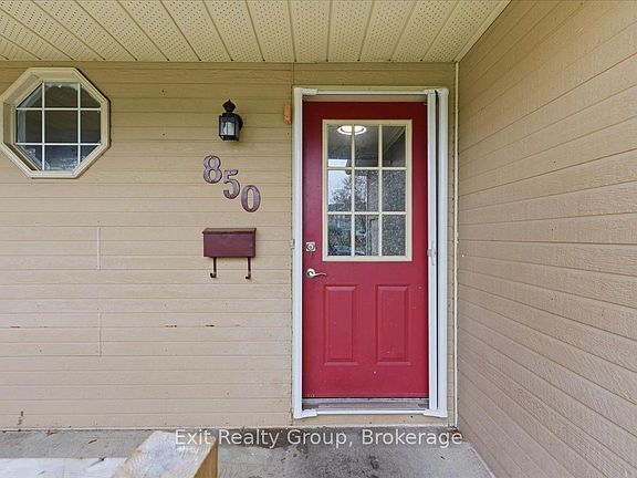 2nd image of 850 Littlestone Cres