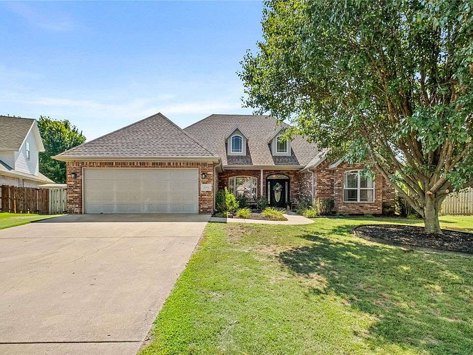 1st image of 2304 SW Clover Ct