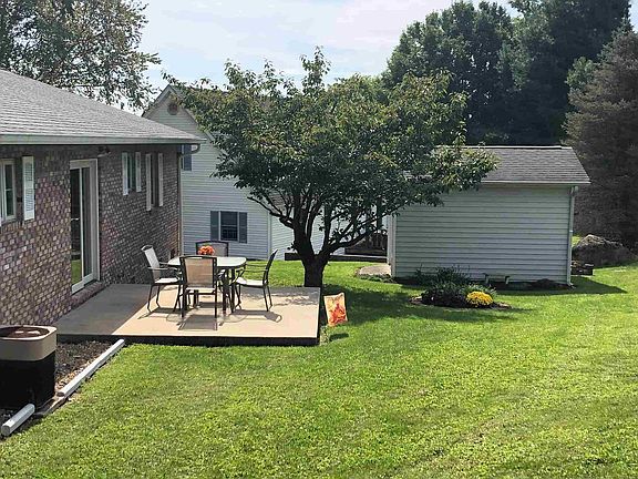 2nd image of 501 W 11th St