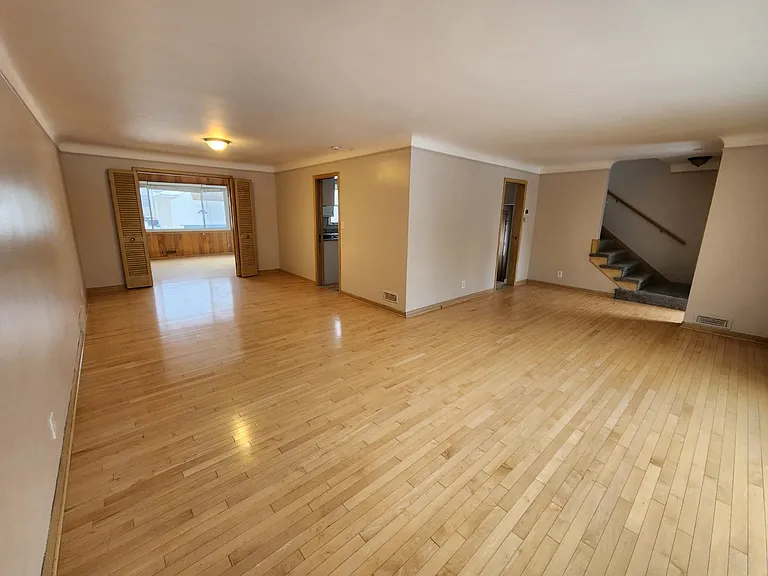 2413 Elmdale Rd — Photo 3