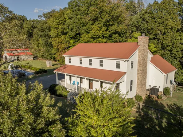 720 Mount Hebron Rd, Charlotte, TN 37036