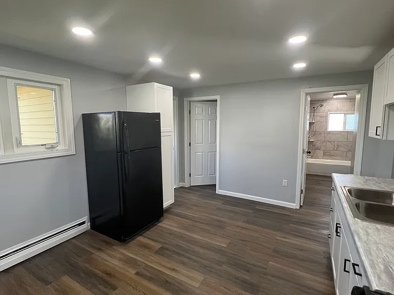 52 Hickory St — Photo 4
