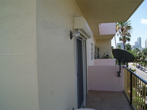5th image of 855 Euclid Ave APT 404