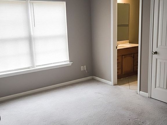 3rd image of 2925 Hargrove Rd E APT 103